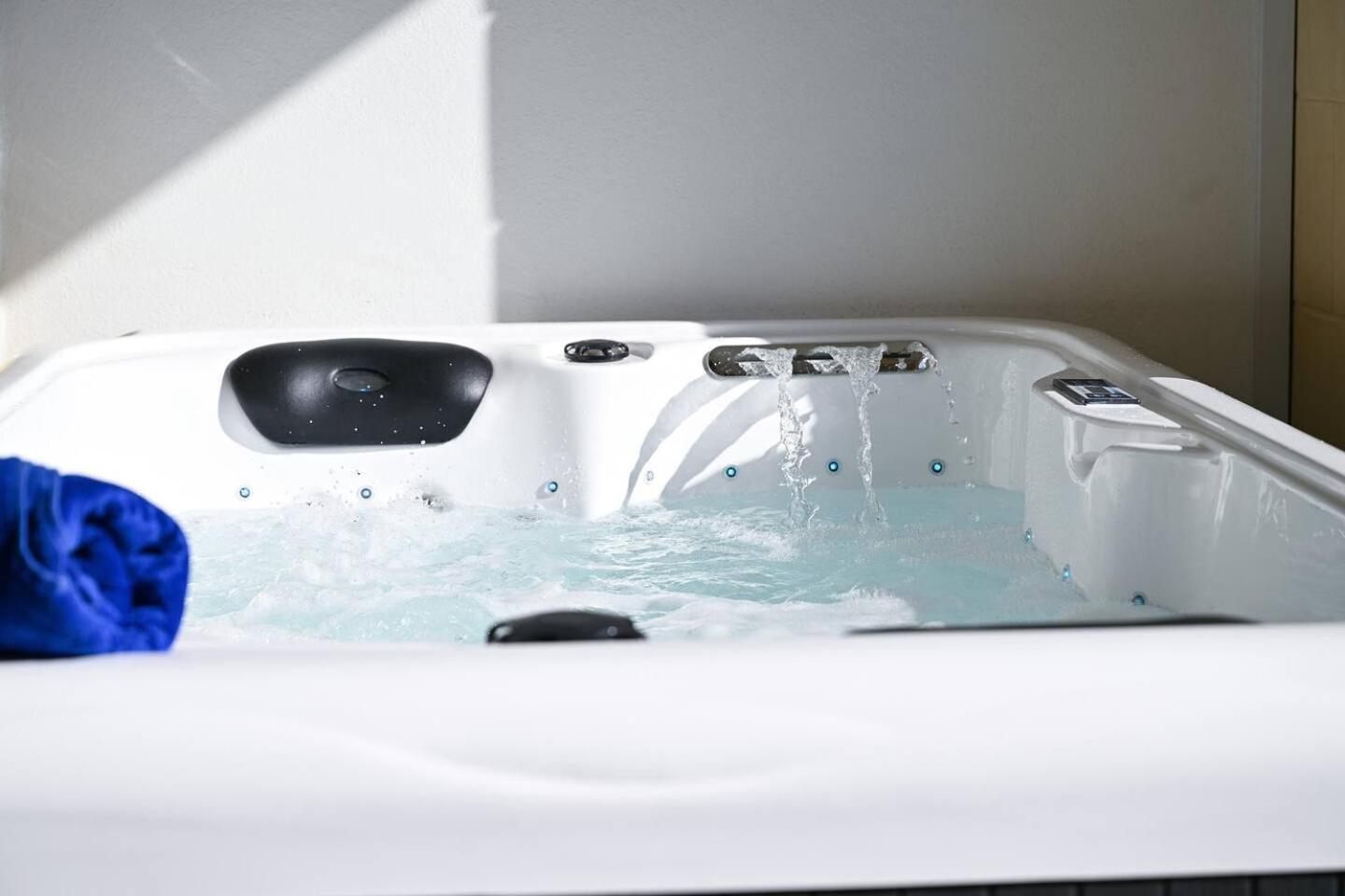 Fl 3 Ta'Lonza Luxury With Hot Tub By Homely Mellieħa Exterior foto